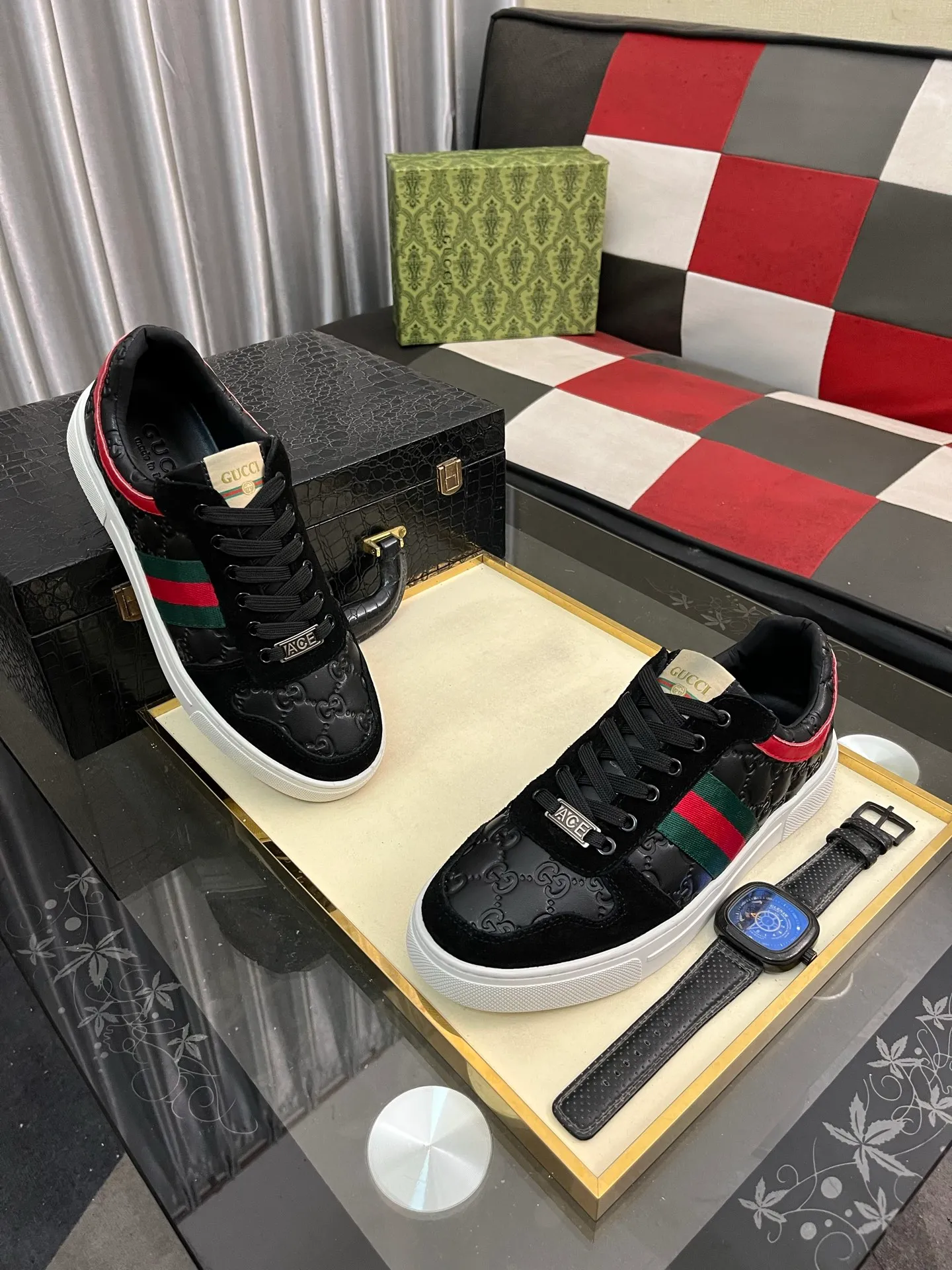 Men's Men's Shoes💰440⌚️⌚️【GUCCI】Gucci men's latest white shoe series casual shoes! The official website is built 1:1. Upper: Made of imported cowhide, with electric embroidery ➕Inner lining: Made of high-quality first-layer pigskin, soft and comfortable. Picky material selection and exquisite workmanship give you the best enjoyment. Size: 38-44 yards, 3️⃣ colors available.